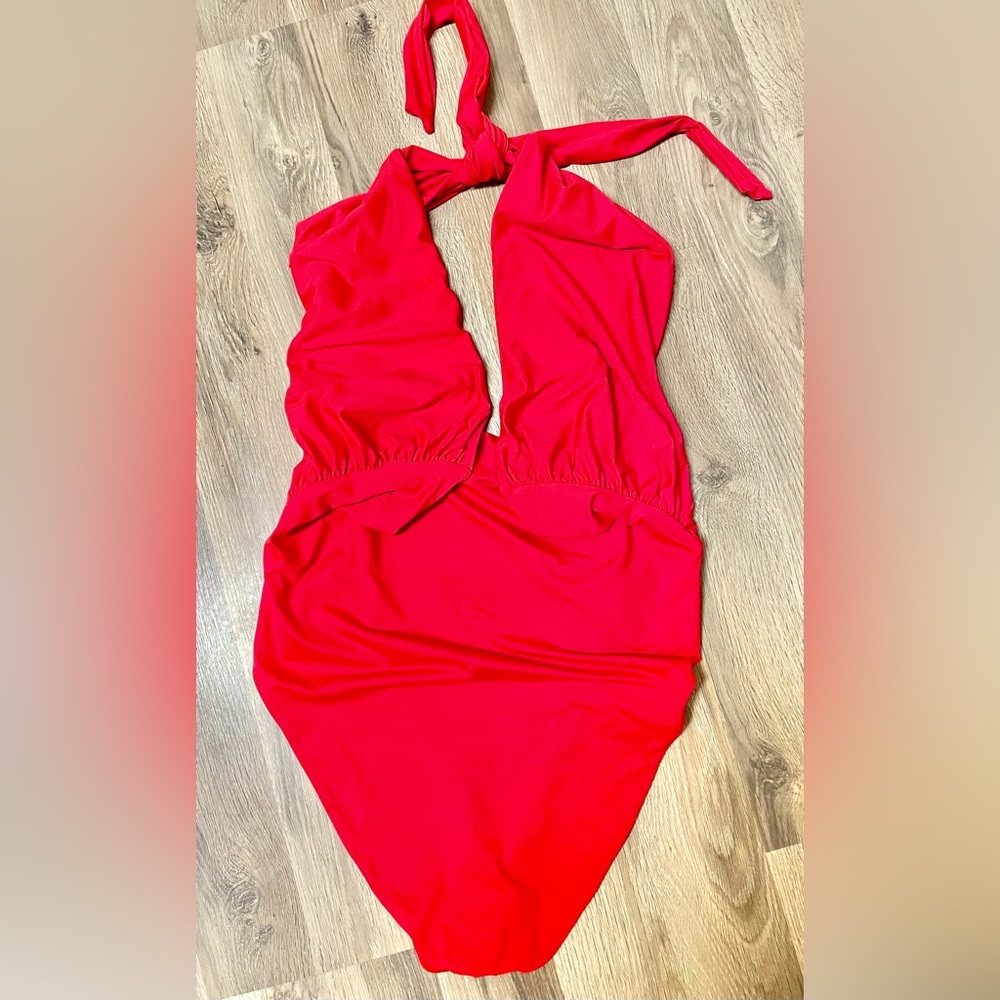Red Sexy Swimsuit     NEW w/out Tags!    
SIZE XXXL / 42DD